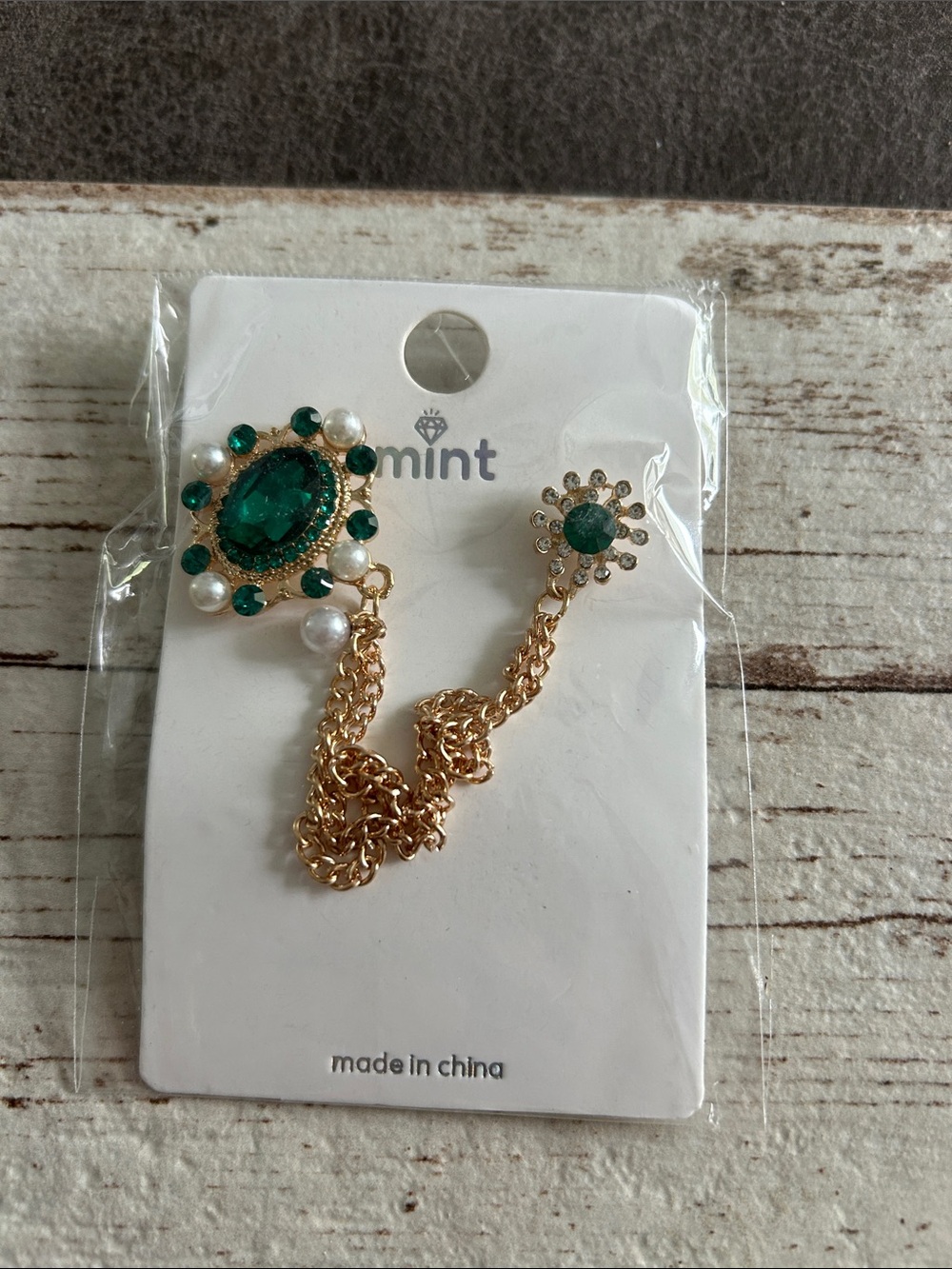 5/$25 mint Gold-Tone Green sweater clips